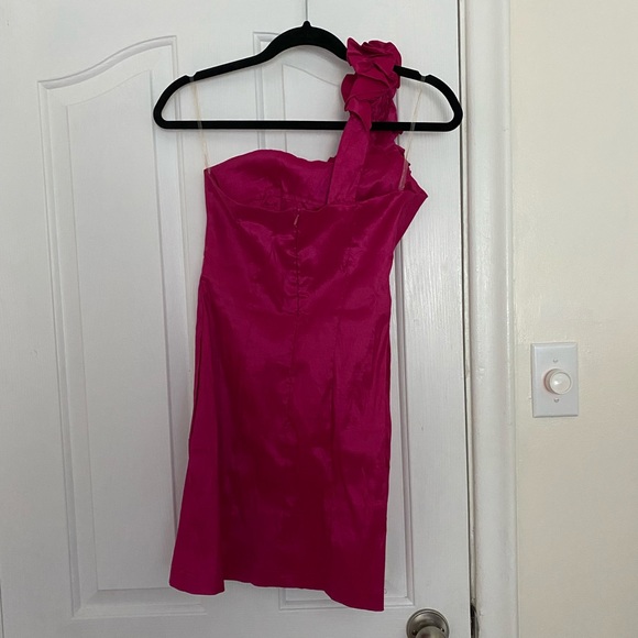 Romeo + Juliet Couture Fuchsia One Shoulder Dress - Picture 2 of 2